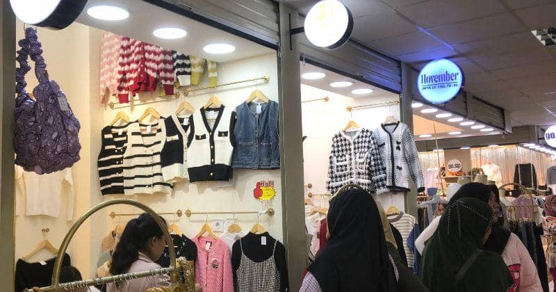 Litte Bangkok di kawasan jembatan Metro Tanah Abang, Jakarta. - Popmama.com/Dewi Hanifah Ledjar Cahyani